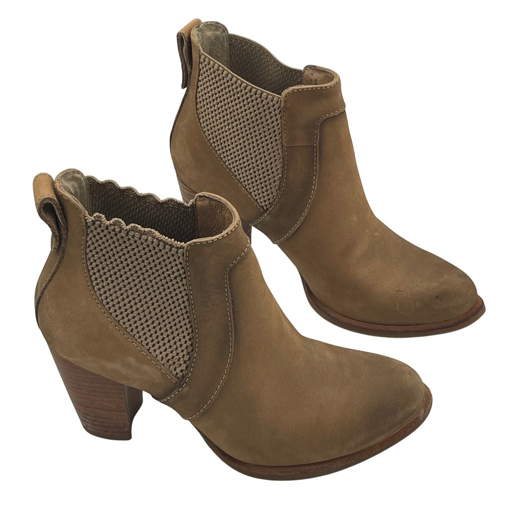 UGG Tan Leather Ankle Boots‎ Size 6 • Stacked Heel Chelsea Style
